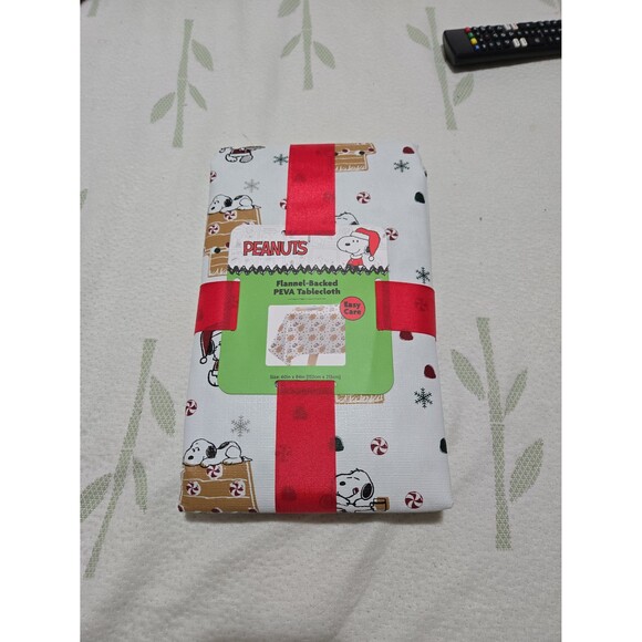 Peanuts Other - PEANUTS Snoopy Gingerbread House Flannel-Backed PEVA Tablecloth 60" x 84"